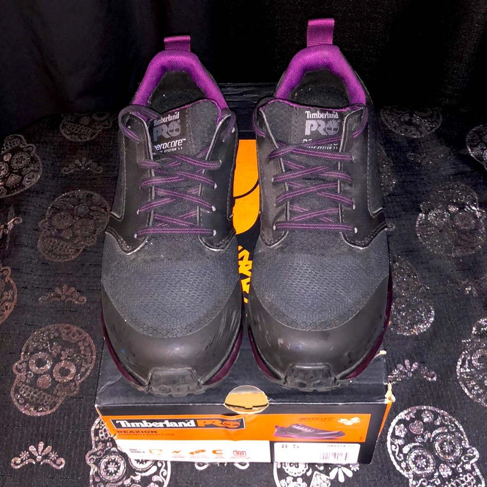 Steel Toe Timberland shoes 8.5 -39